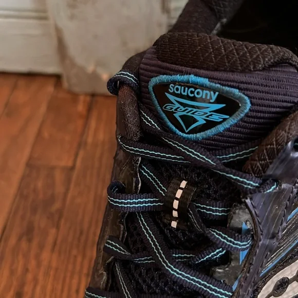 Men’s Saucony Guide Running Sneakers - Picture 2 of 10